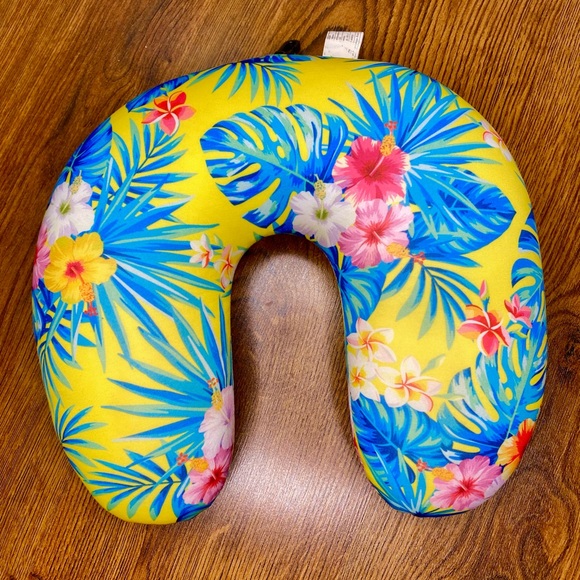 🌺🌴 Yellow Tropical Print Travel Neck Pillow 🌴🌺 - Picture 6 of 6